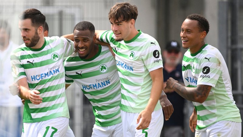 Jubel bei der SpVgg Greuther Fürth | Bild: dpa-Bildfunk/Torsten Silz Jubel bei der SpVgg Greuther Fürth