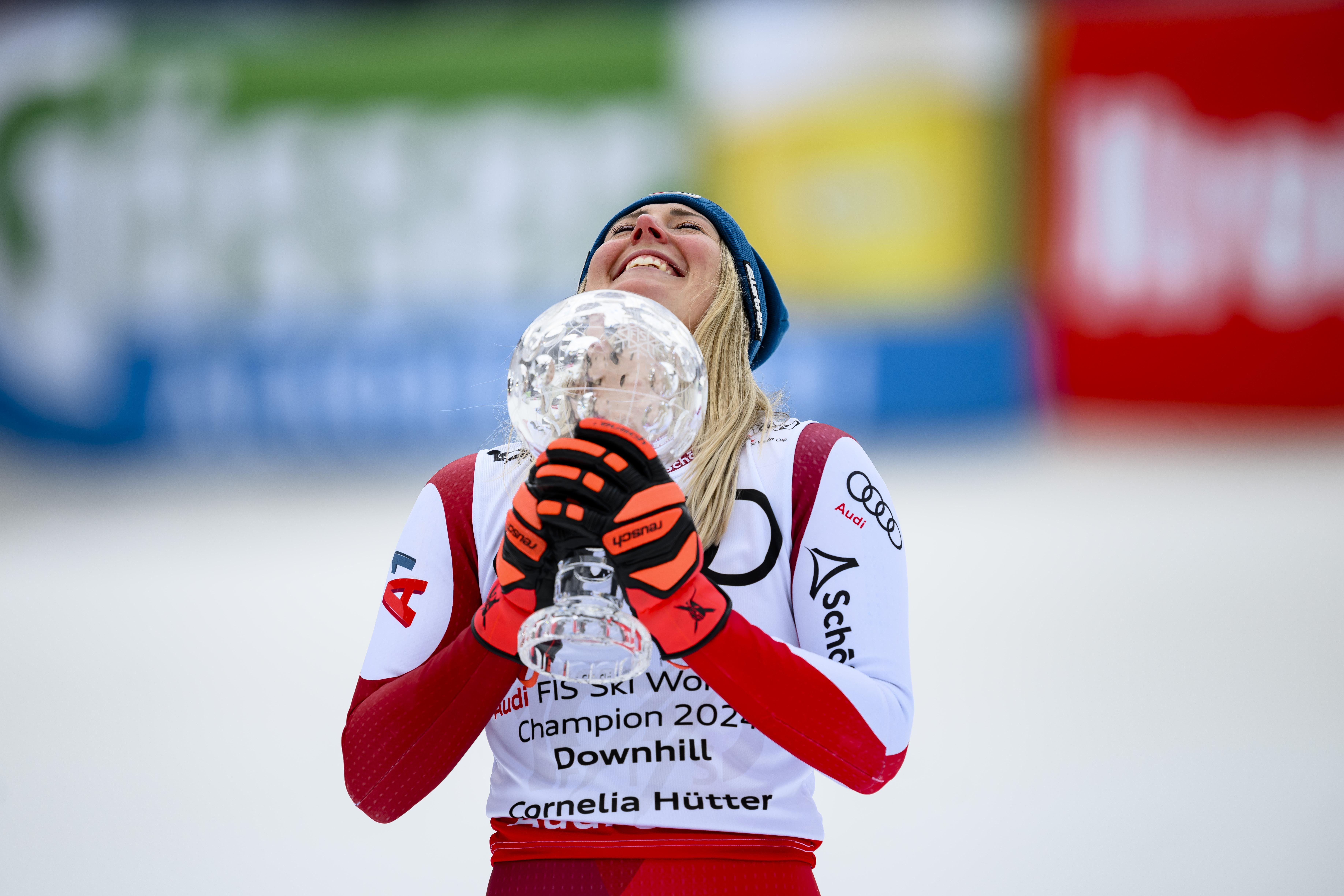Skirennläuferin Cornelia Hütter mit Abfahrtsweltcup