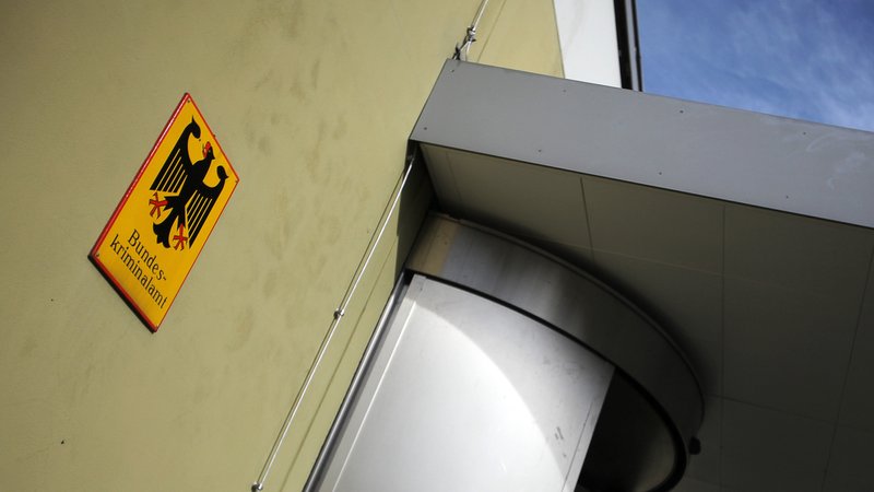 Schild des Bundeskriminalamts | Bild: picture alliance / dpa | Fredrik von Erichsen Schild des Bundeskriminalamts