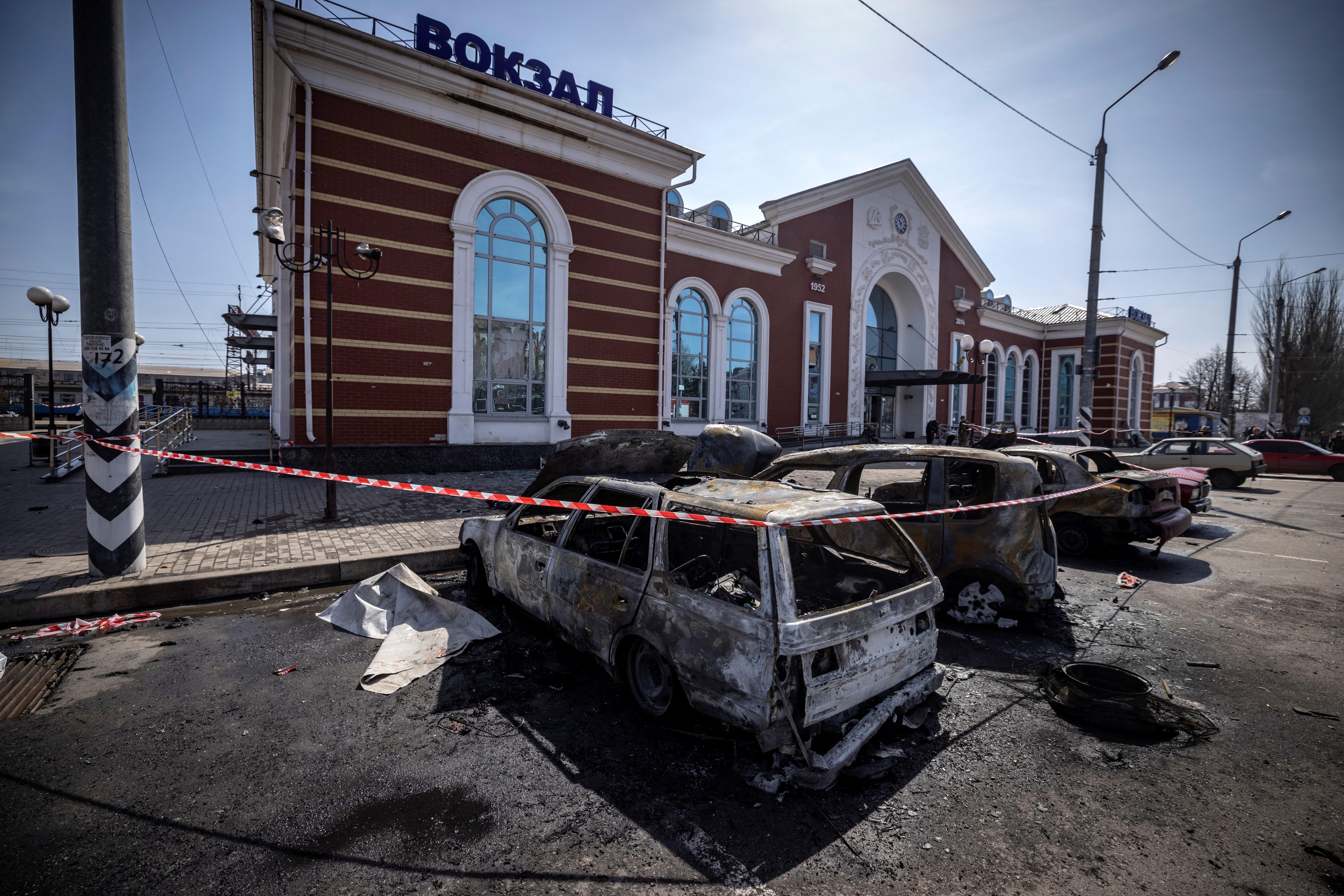 Image accompanying Ein Fake-BBC-Video legt nahe, die Ukraine hätte selbst den Bahnhof von Kramatorsk angegriffen.