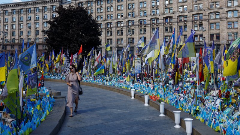 Gedenken in Kiew am Unabhängigkeitstag | Bild: REUTERS/Valentyn Ogirenko Gedenken in Kiew am Unabhängigkeitstag