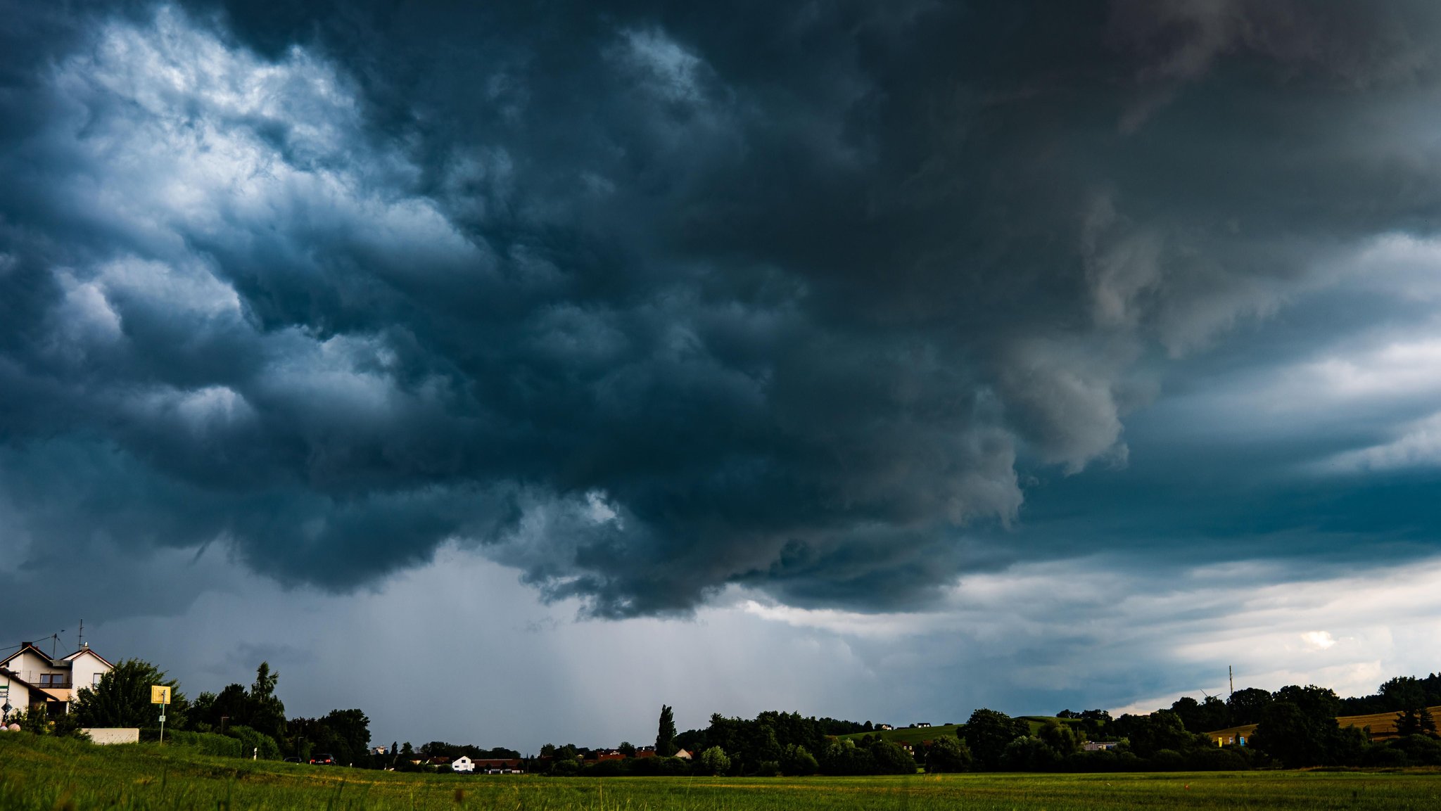 Schwere Gewitter in Bayern: DWD warnt vor Orkanböen und Hagel