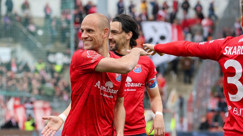 Jubel zum Tor zum 1:0 durch Lenn Jastremski | Bild: picture-alliance/dpa Eibner-Pressefoto Jubel zum Tor zum 1:0 durch Lenn Jastremski