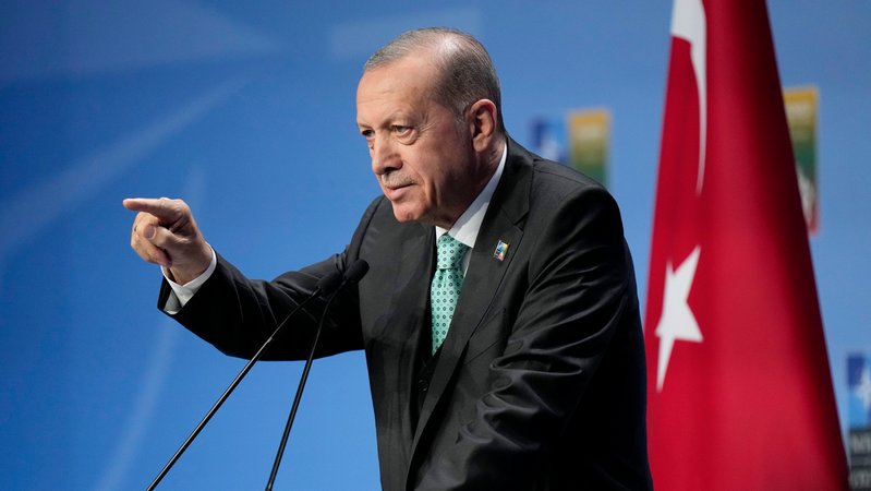 Der türkische Präsident Recep Tayyip Erdogan hat das Protokoll für eine Aufnahme Schwedens in die Nato dem Parlament in Ankara zur Ratifizierung vorgelegt.