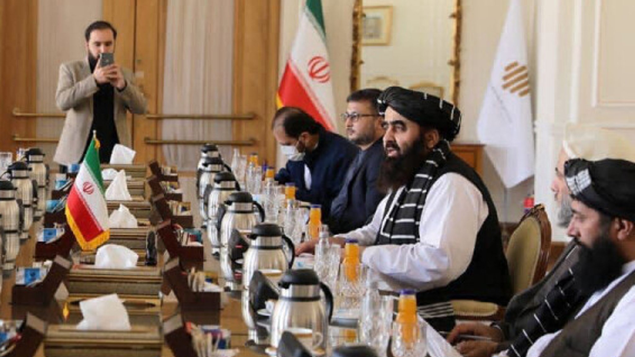 Taliban-Außenminister Armir Khan Muttaqi und das Taliban-Regime wollen bei internationalen Verhandlungen mit am Tisch sitzen