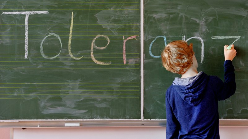 Symbolbild Toleranz und Schule | Bild: picture alliance / Frank May Symbolbild Toleranz und Schule