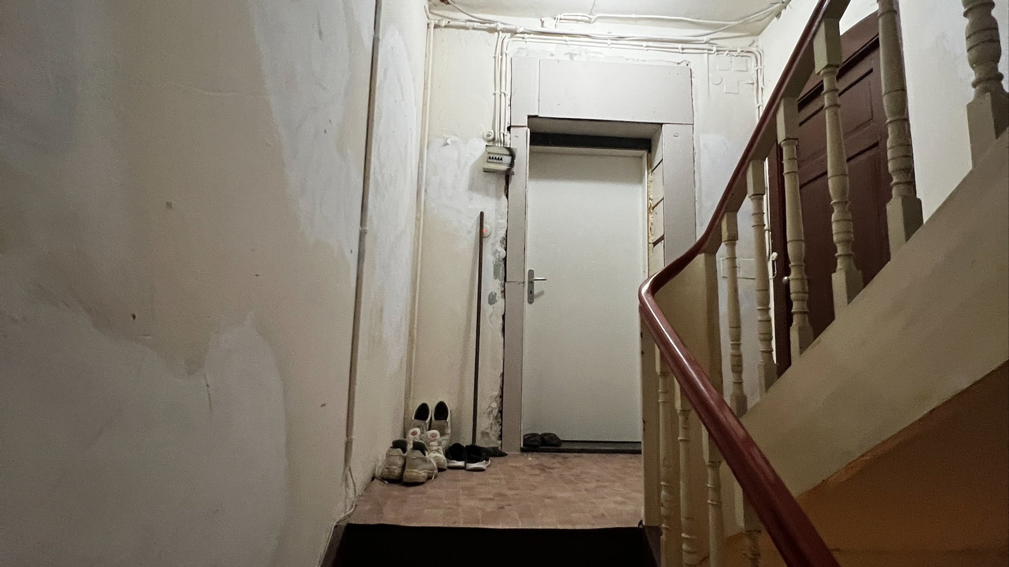 Treppenhaus in einem heruntergekommenen Haus | Bild: privat Treppenhaus in einem heruntergekommenen Haus