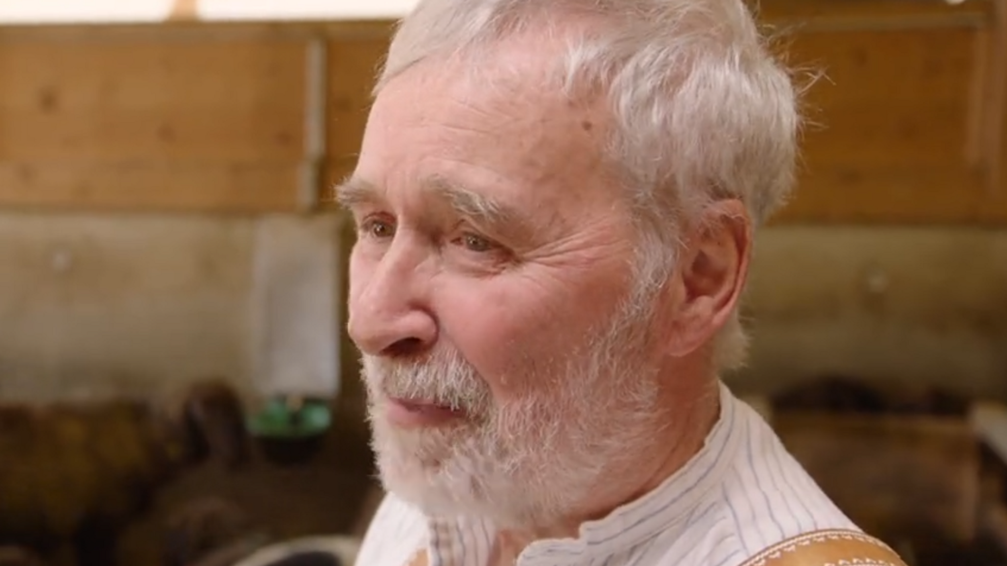 Schafhalter Joseph Grasegger aus Partenkirchen hat vor einigen Jahren 20 Schafe durch Wolfsriss verloren. | Bild: BR / Thomas Wittmann Schafhalter Joseph Grasegger aus Partenkirchen hat vor einigen Jahren 20 Schafe durch Wolfsriss verloren.