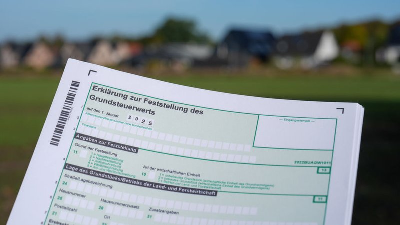 Ein Formular für die Grundsteuer 2025 | Bild: dpa-Bildfunk/Marcus Brandt Ein Formular für die Grundsteuer 2025