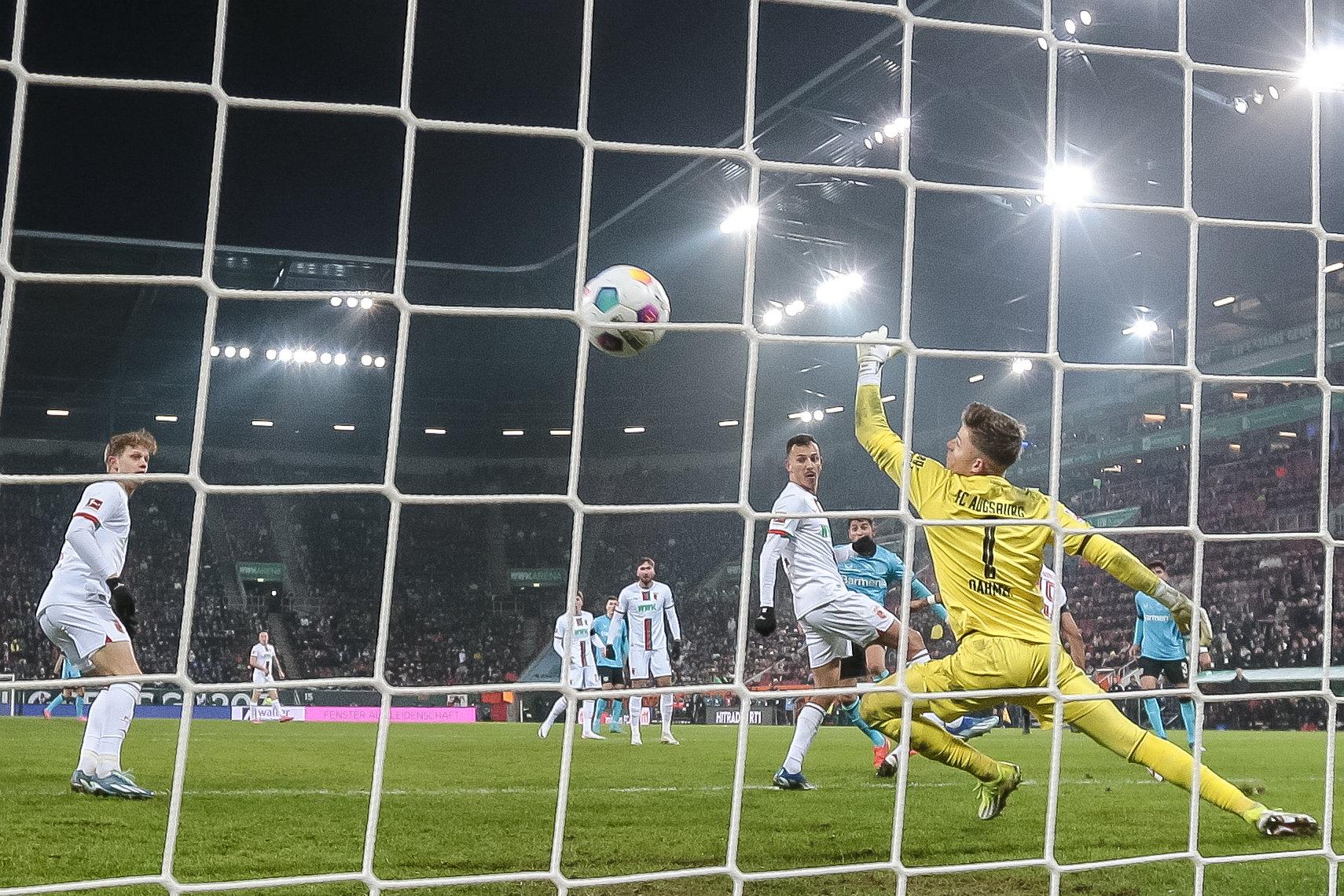 Spielszene FC Augsburg - Bayer Leverkusen