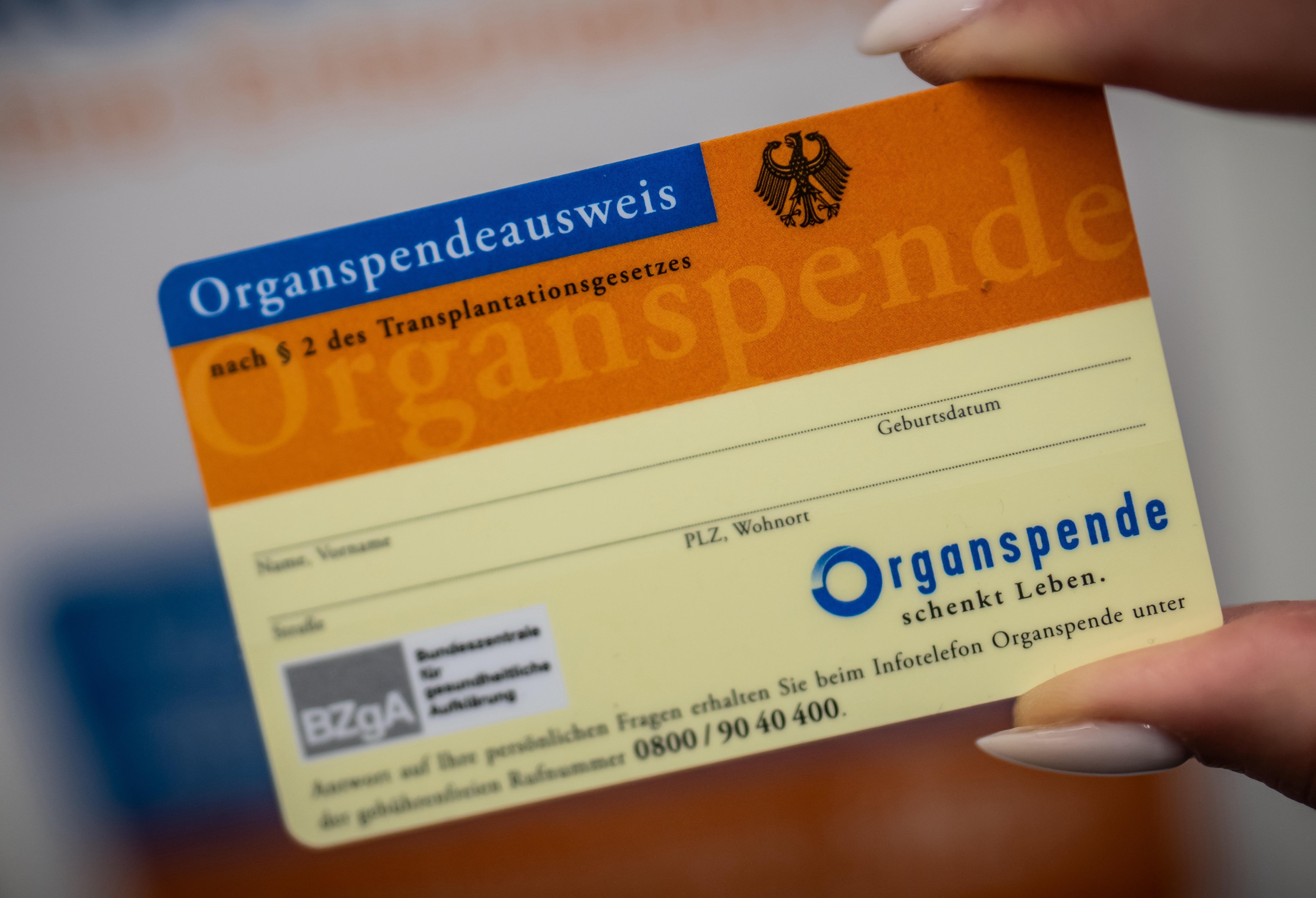 Ein Ausweis für Organspender.