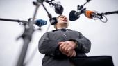 Archivbild: Maximilian Krah, AfD-Spitzenkandidat zur Europawahl, Ende April bei einem Pressestatement. | Bild:dpa-Bildfunk/Michael Kappeler