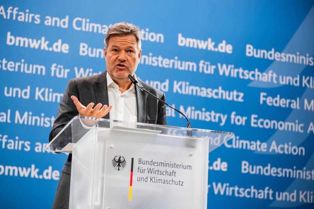 Habeck wirbt für milliardenschweres Investitionspaket für Firmen
