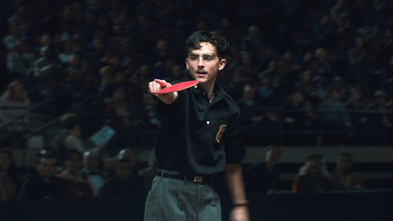 Timothée Chalamet als Marty Mauser in "Marty Supreme" | Bild: Marty Supreme / Tobis Film Timothée Chalamet als Marty Mauser in "Marty Supreme"