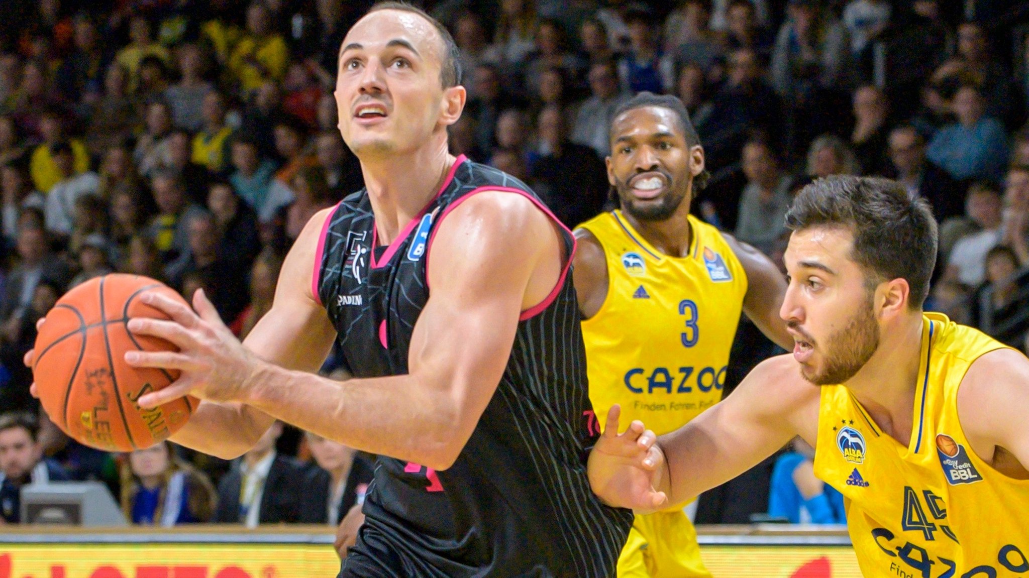 Karsten Tadda, hier noch im Trikot der Telekom Baskets Bonn | Bild: picture-alliance/dpa Karsten Tadda, hier noch im Trikot der Telekom Baskets Bonn