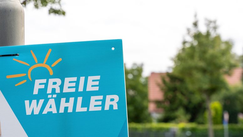 Wahlplakat der Freien Wähler zur Landtagswahl in Bayern | Bild:pa/dpa/Michael Bihlmayer