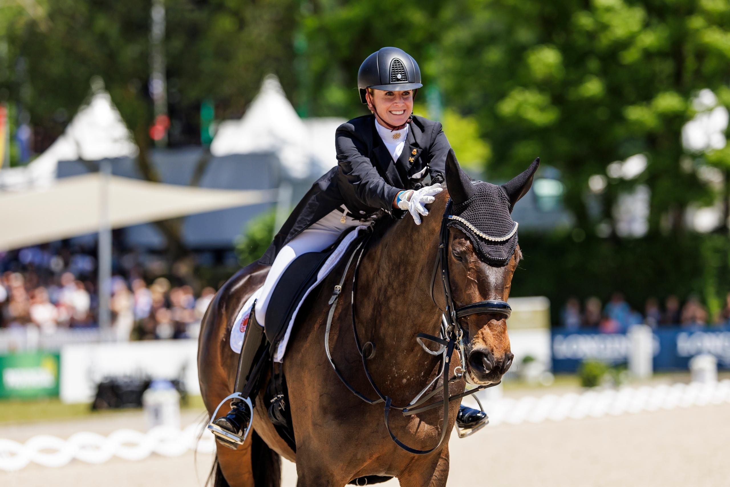 Dressurreiterin Jessica von Bredow-Werndl ist auf ihrem Pferd TSF Dalera BB.