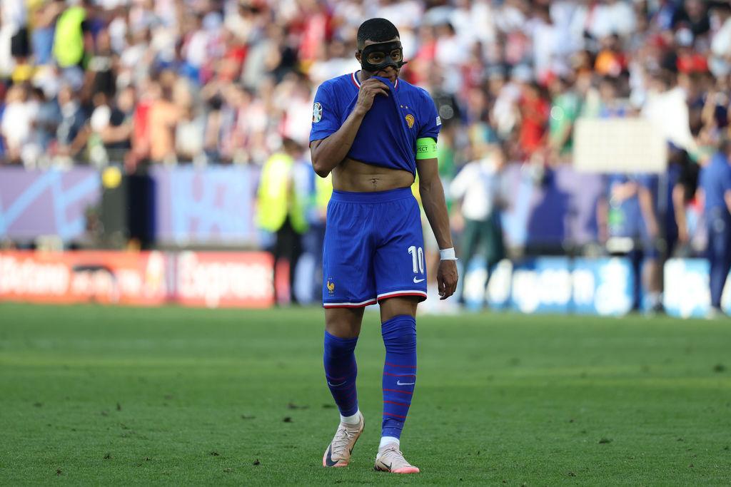 25.06.2024, Nordrhein-Westfalen, Dortmund: Fußball, UEFA Euro 2024, EM, Frankreich - Polen, Vorrunde, Gruppe D, Spieltag 3, Stadion Dortmund, Frankreichs Kylian Mbappe reagiert nach dem Spiel. Foto: Friso Gentsch/dpa +++ dpa-Bildfunk +++