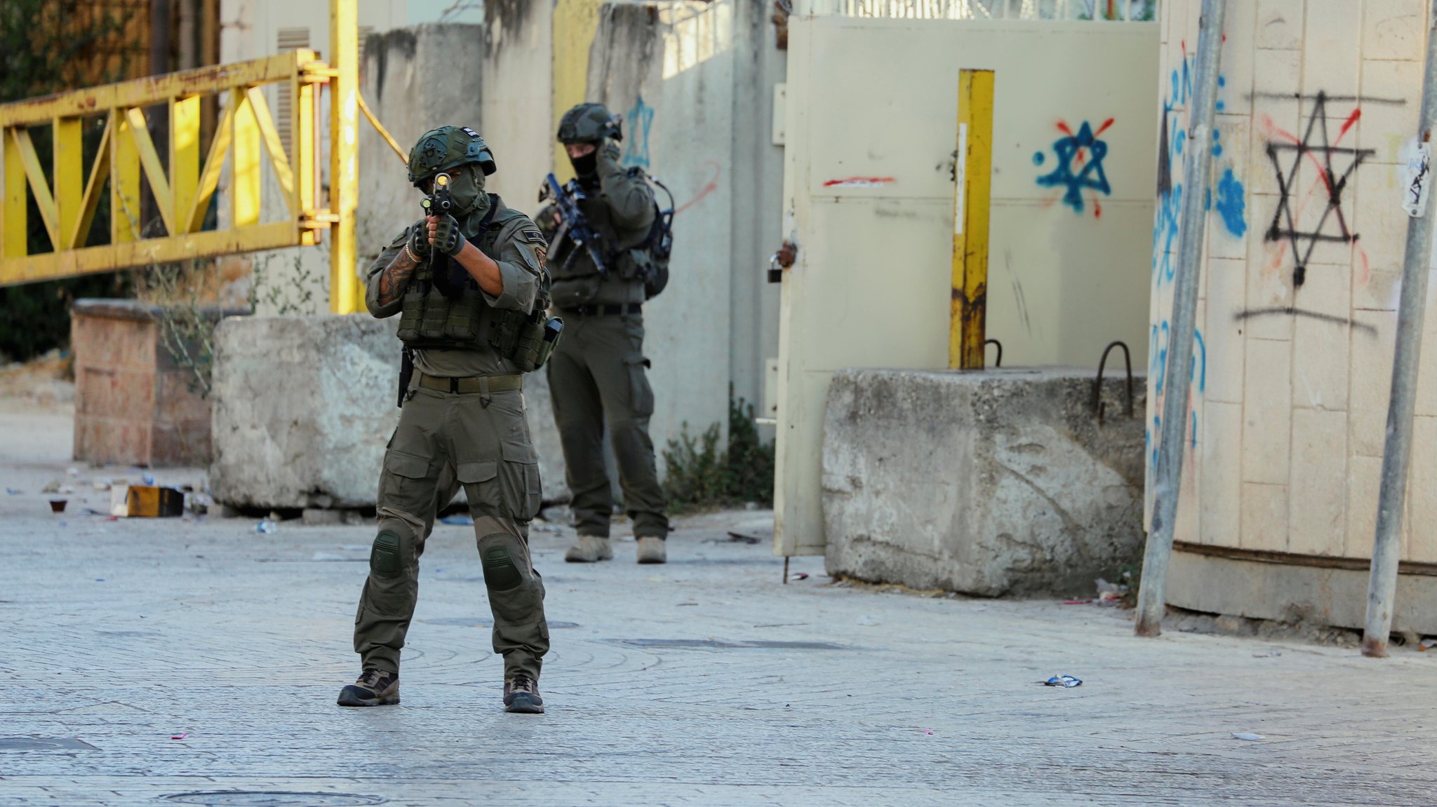 Israelische Armeeangehörige im Westjordanland (Aufnahme vom 28. Juni 2025) | Bild: picture alliance / Middle East Images | Mosab Shawer Israelische Armeeangehörige im Westjordanland (Aufnahme vom 28. Juni 2025)