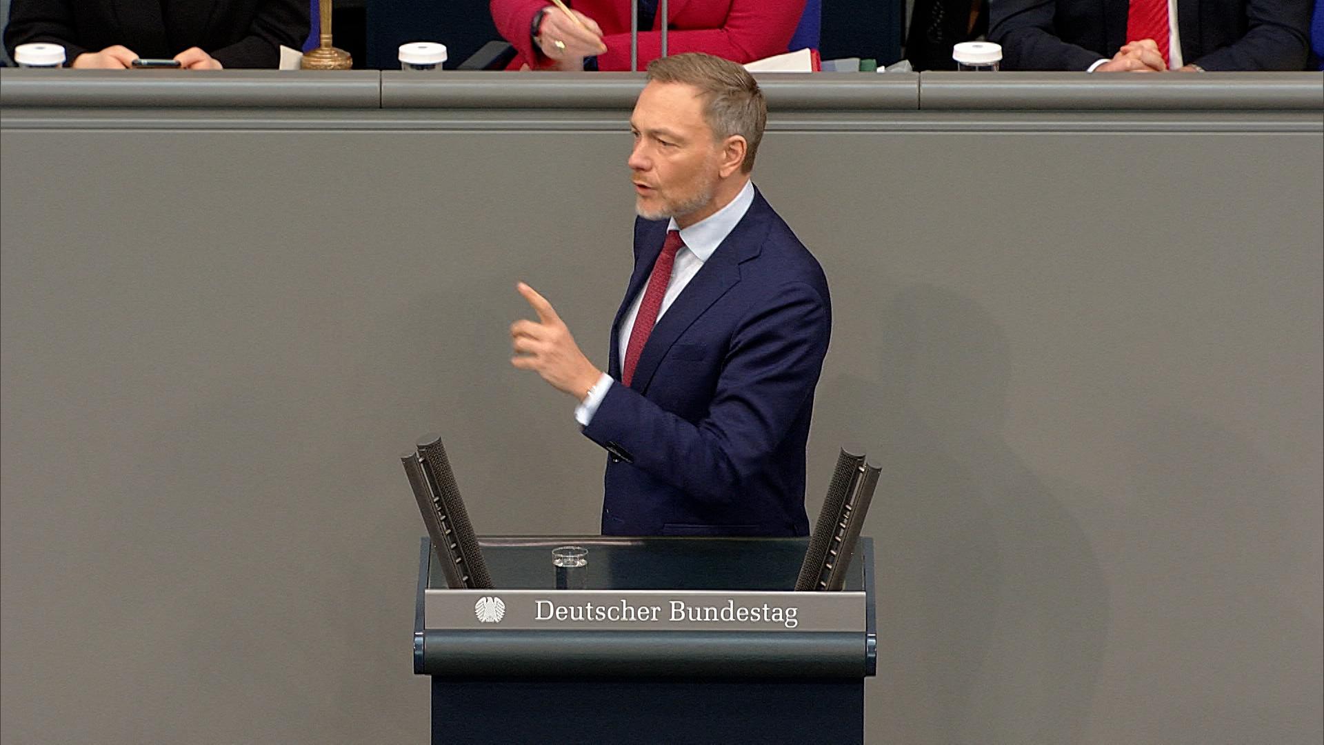 Weiter Debatte über Schuldenbremse - Lindner verteidigt Etat 