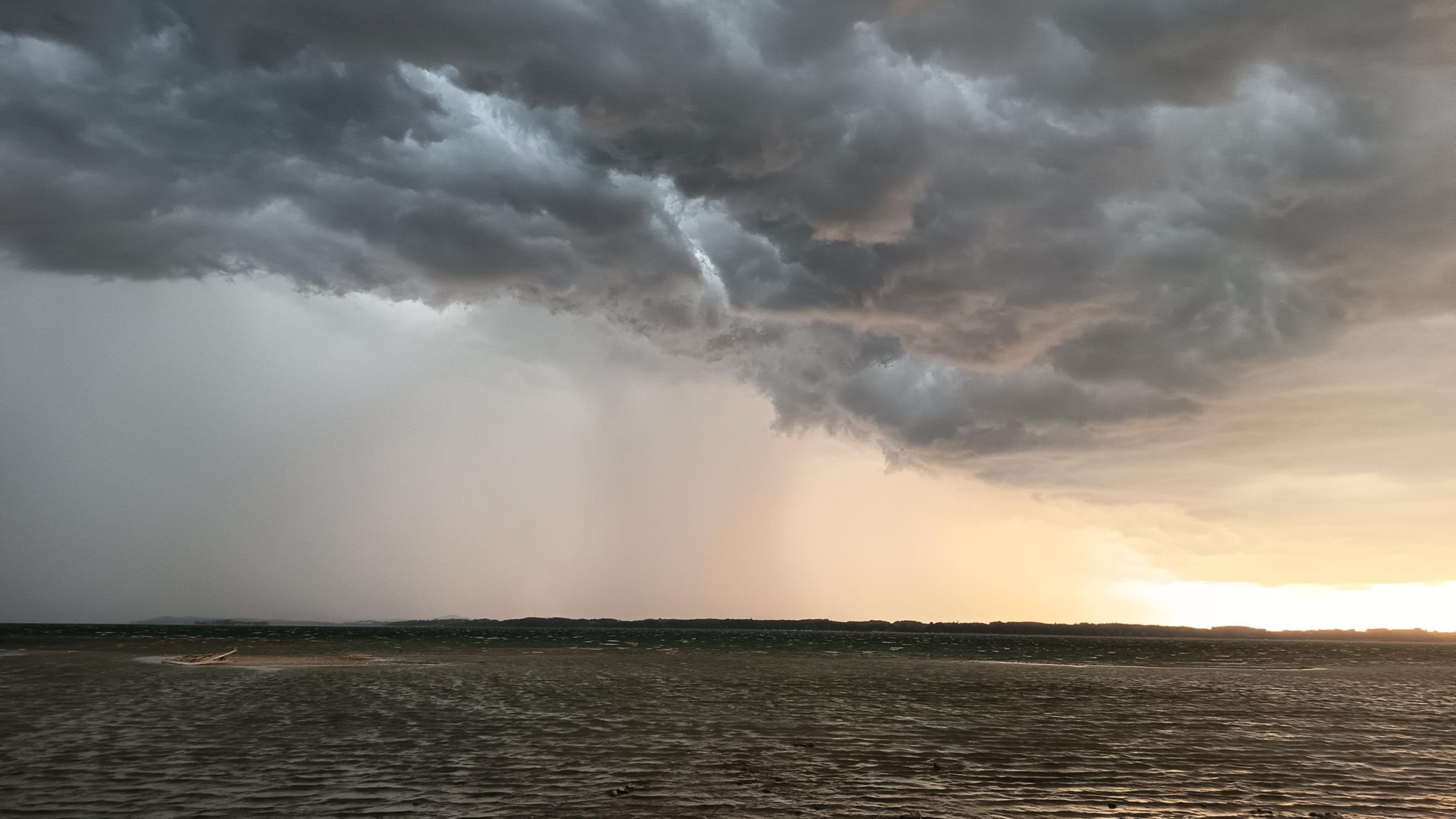 Starkregen, Hagel und Sturmböen: Warnung vor Unwettern