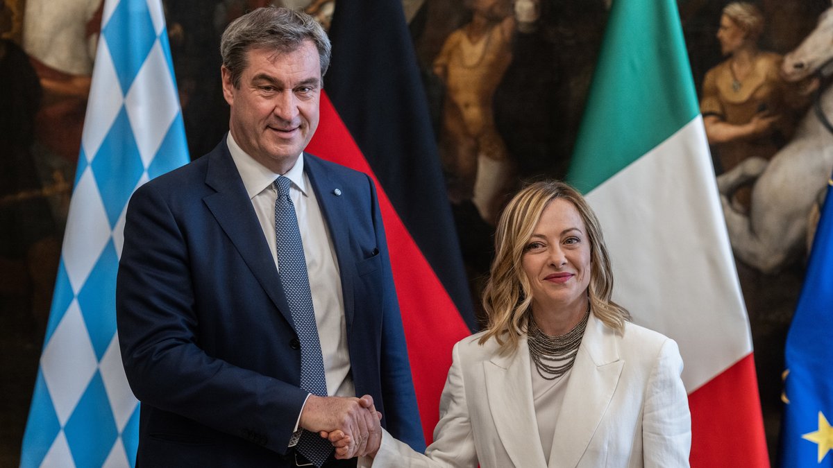Italiens Regierungschefin Giorgia Meloni empfängt den bayerischen Ministerpräsidenten Markus Söder im Palazzo Chigi in Rom.