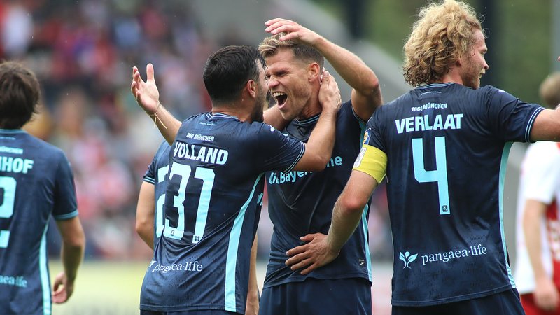 Kevin Volland (l.) jubelt mit Florian Niederlechner | Bild: dpa/pa Kevin Volland (l.) jubelt mit Florian Niederlechner