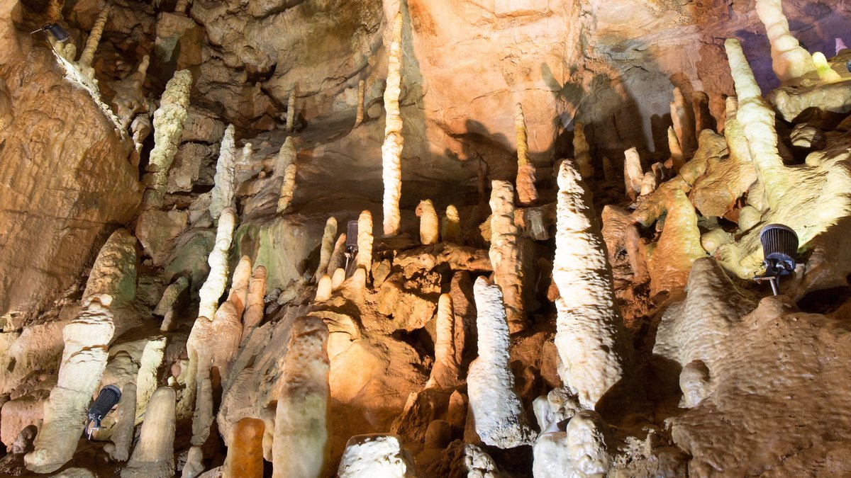 Die Binghöhle ist Deutschlands größteTropfsteingaleriehöhle.  