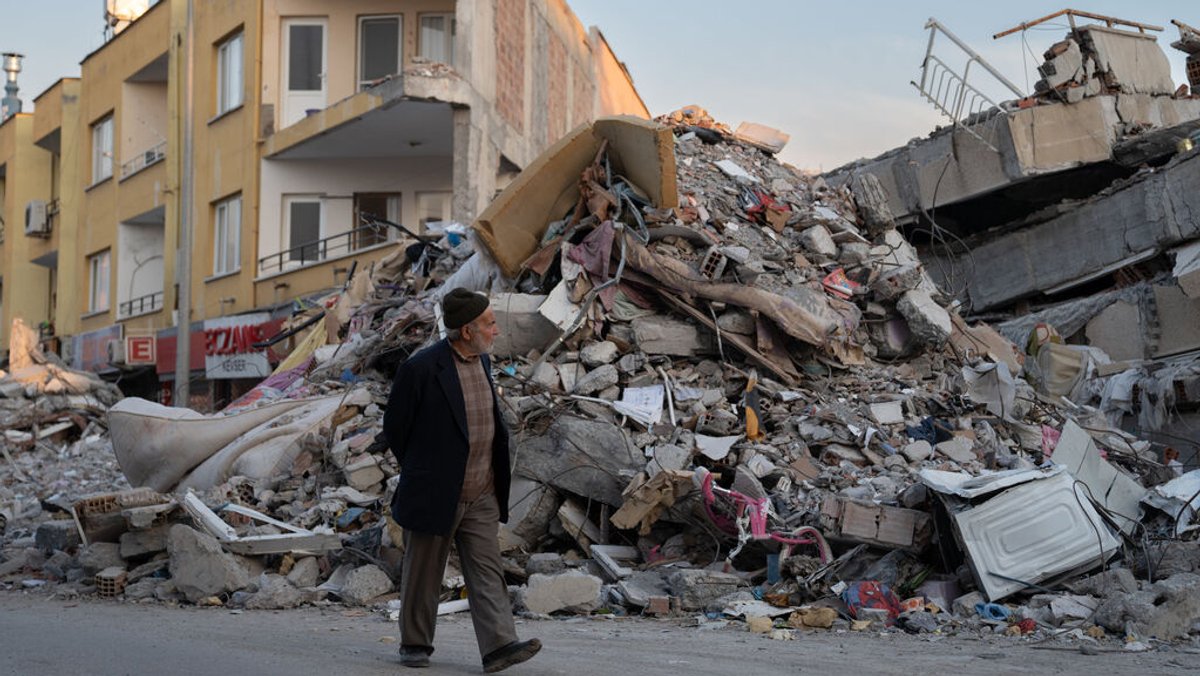 Neues Erdbeben in Türkei lässt weitere Häuser einstürzen