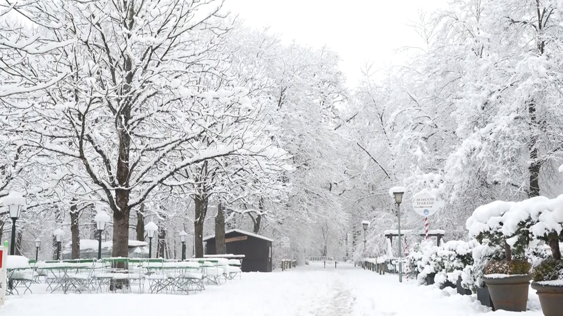 Schnee-bedeckte Straße