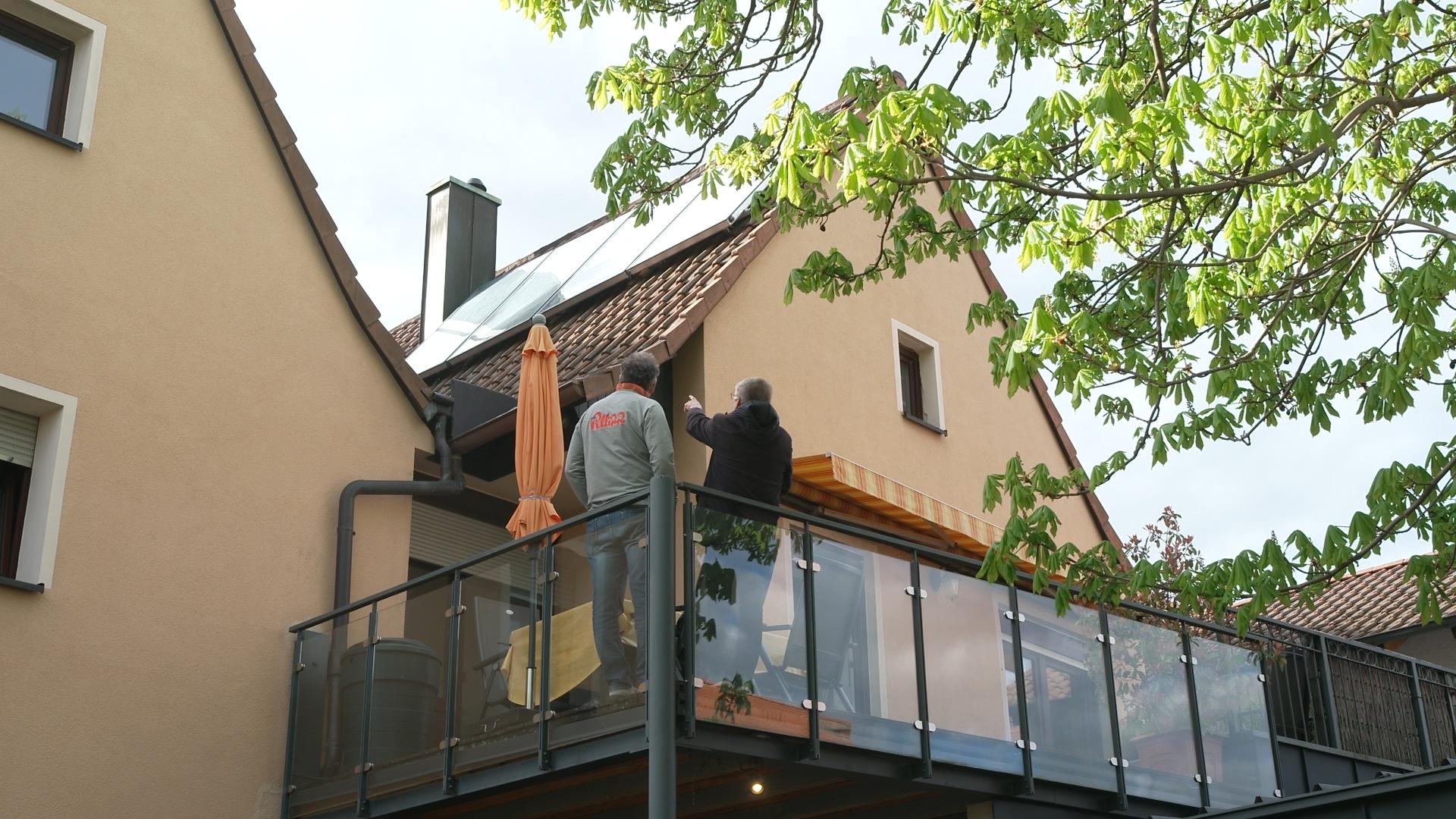 Wärmepumpe an einem Wohnhaus