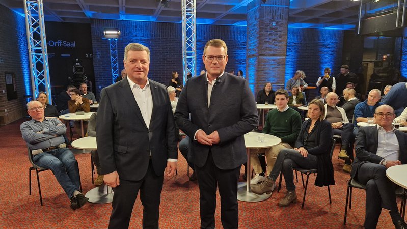 Bayerns Bauminister Christian Bernreiter und der SPD-Fraktionschef Holger Grießhammer stellen sich der Diskussion | Bild: BR/Julius Kolb Bayerns Bauminister Christian Bernreiter und der SPD-Fraktionschef Holger Grießhammer stellen sich der Diskussion