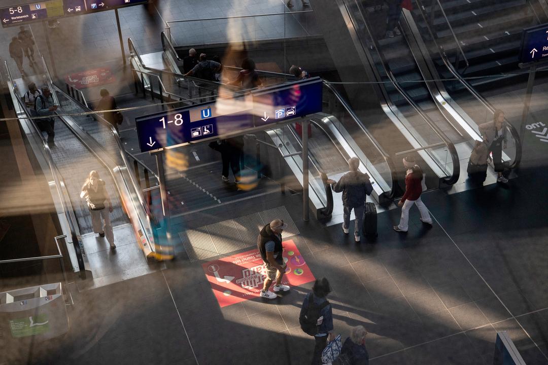 Bahnverkehr Zwischen Hamburg Und Berlin Rollt Wieder | BR24