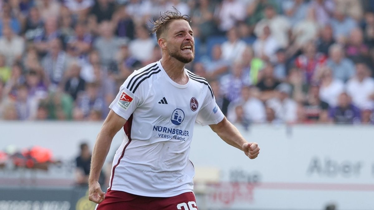 VfL Osnabrück - 1. FC Nürnberg: Lukas Schleimer feiert den Treffer zum 0:2