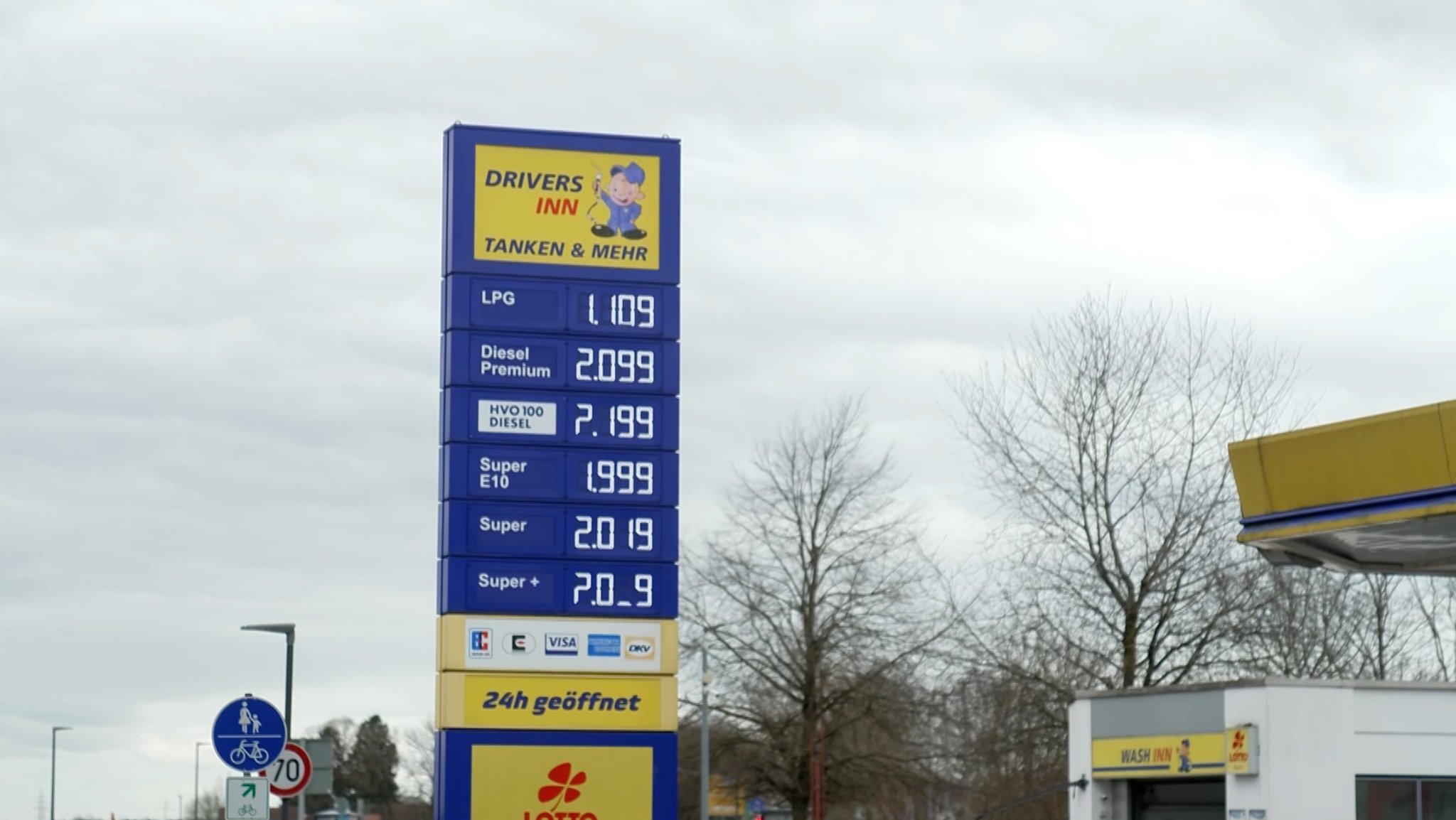 Die Koalition plant mehrere Maßnahmen: Tankstellen sollen Preise nur einmal täglich erhöhen dürfen. 