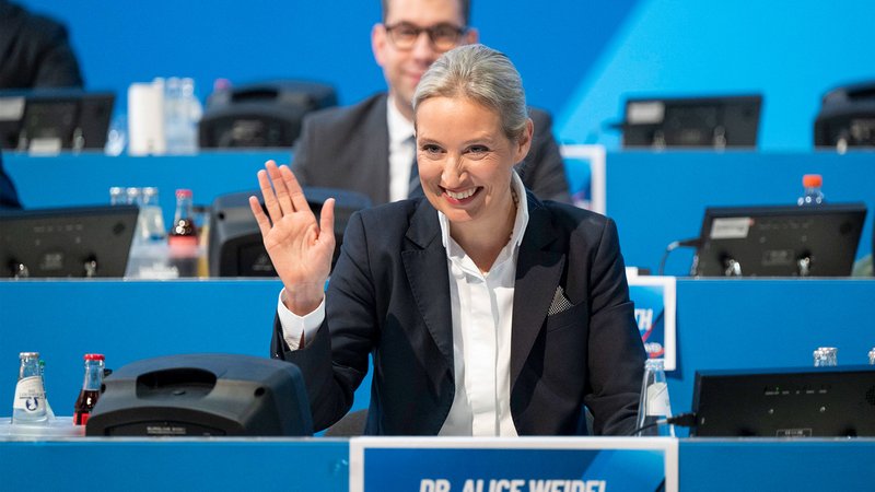 Der AfD-Bundesparteitag stellt Weidel als Kanzlerkandidatin auf. | Bild: BR Der AfD-Bundesparteitag stellt Weidel als Kanzlerkandidatin auf.