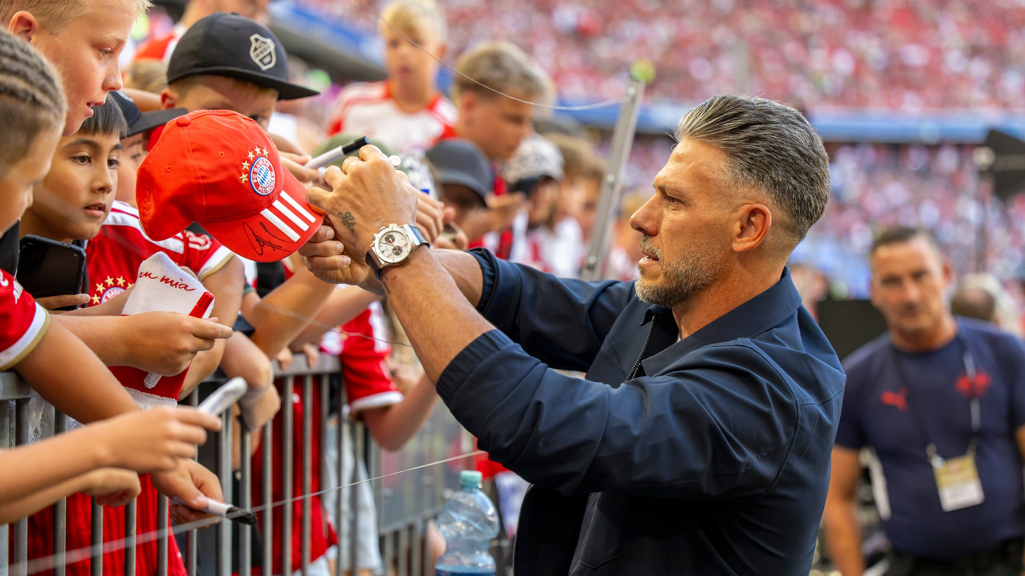 RB-Trainer Martín Demichelis in der Münchner Allianz Arena | Bild: picture-alliance/dpa RB-Trainer Martín Demichelis in der Münchner Allianz Arena
