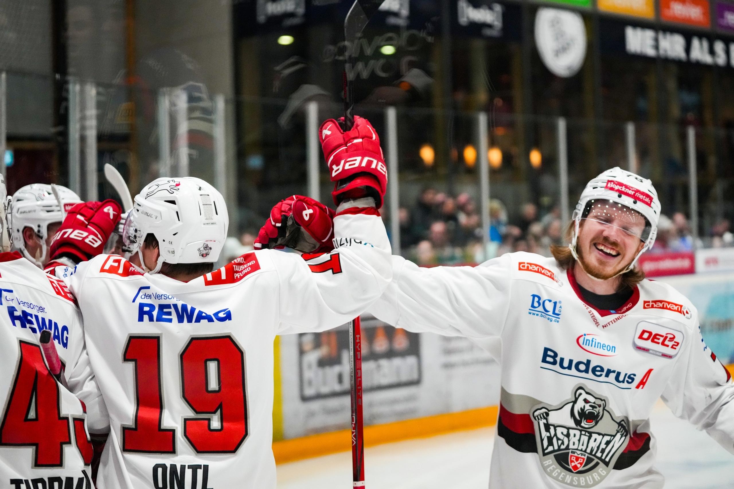Eisbären Regensburg jubeln