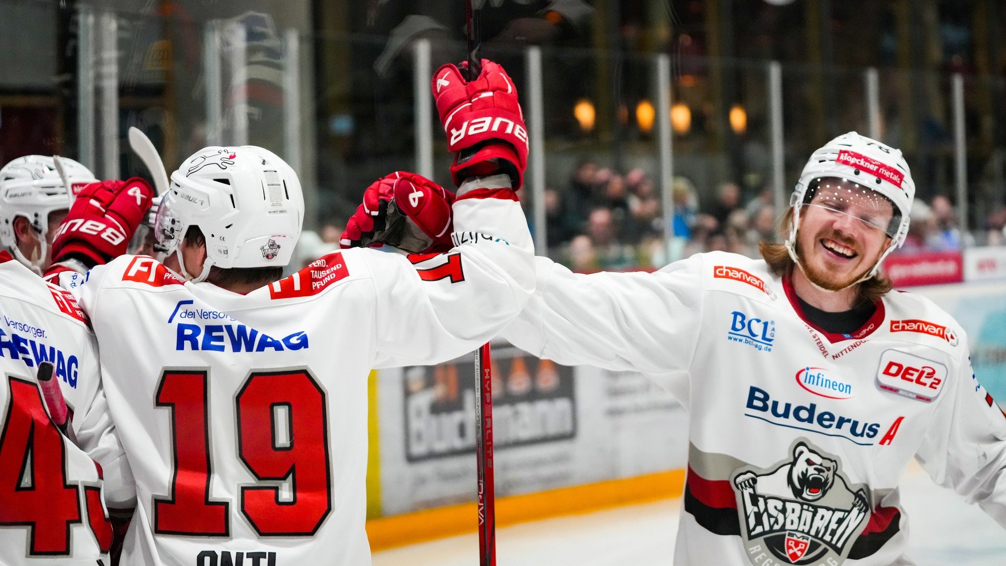 Eisbären retten Panther: Regensburg feiert DEL2-Meisterschaft