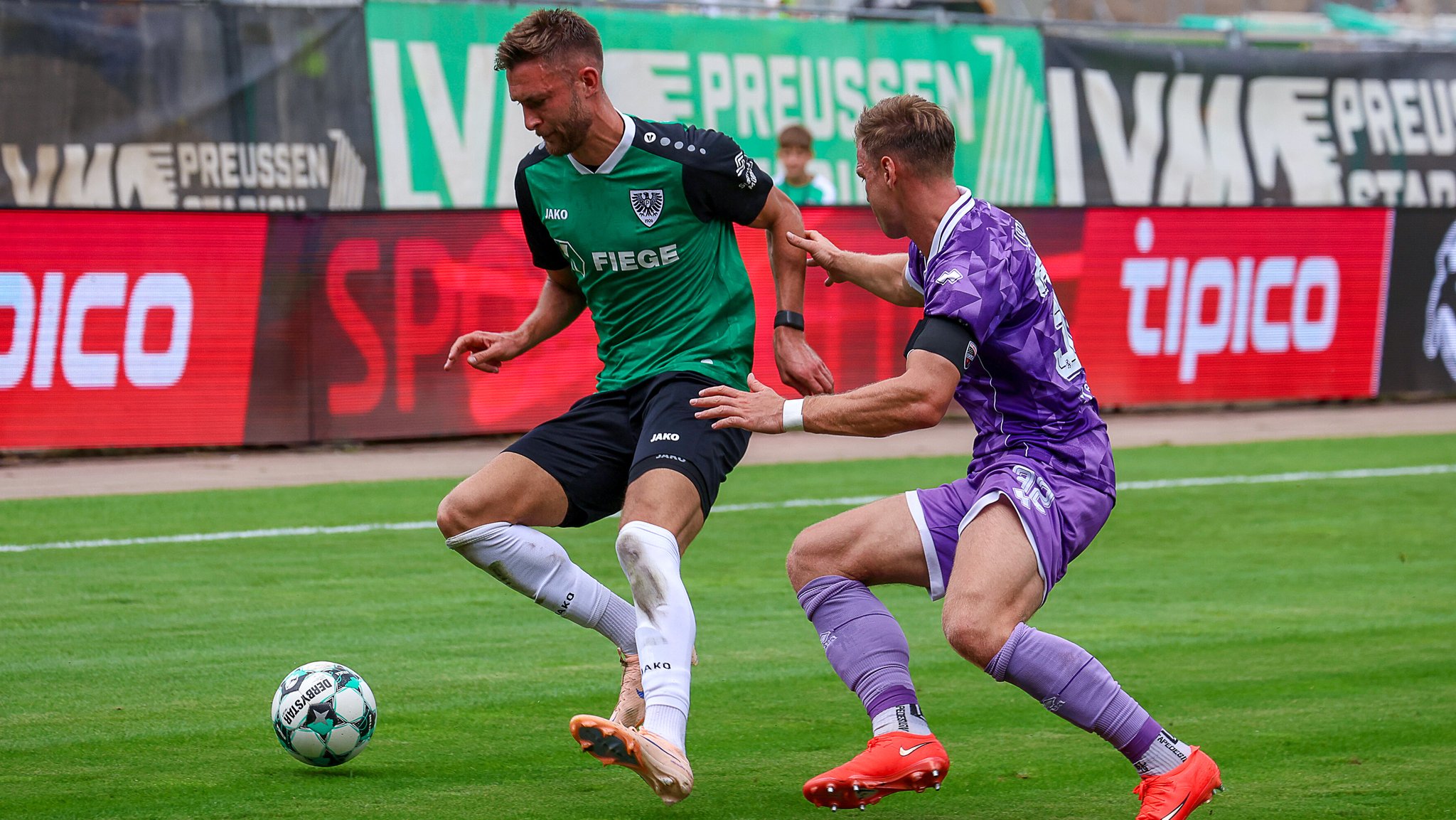 Der FC Ingolstadt fährt mit einem Punkt im Gepäck nach Hause | Bild: picture alliance / Maximilian Koch | Maximilian Koch Der FC Ingolstadt fährt mit einem Punkt im Gepäck nach Hause