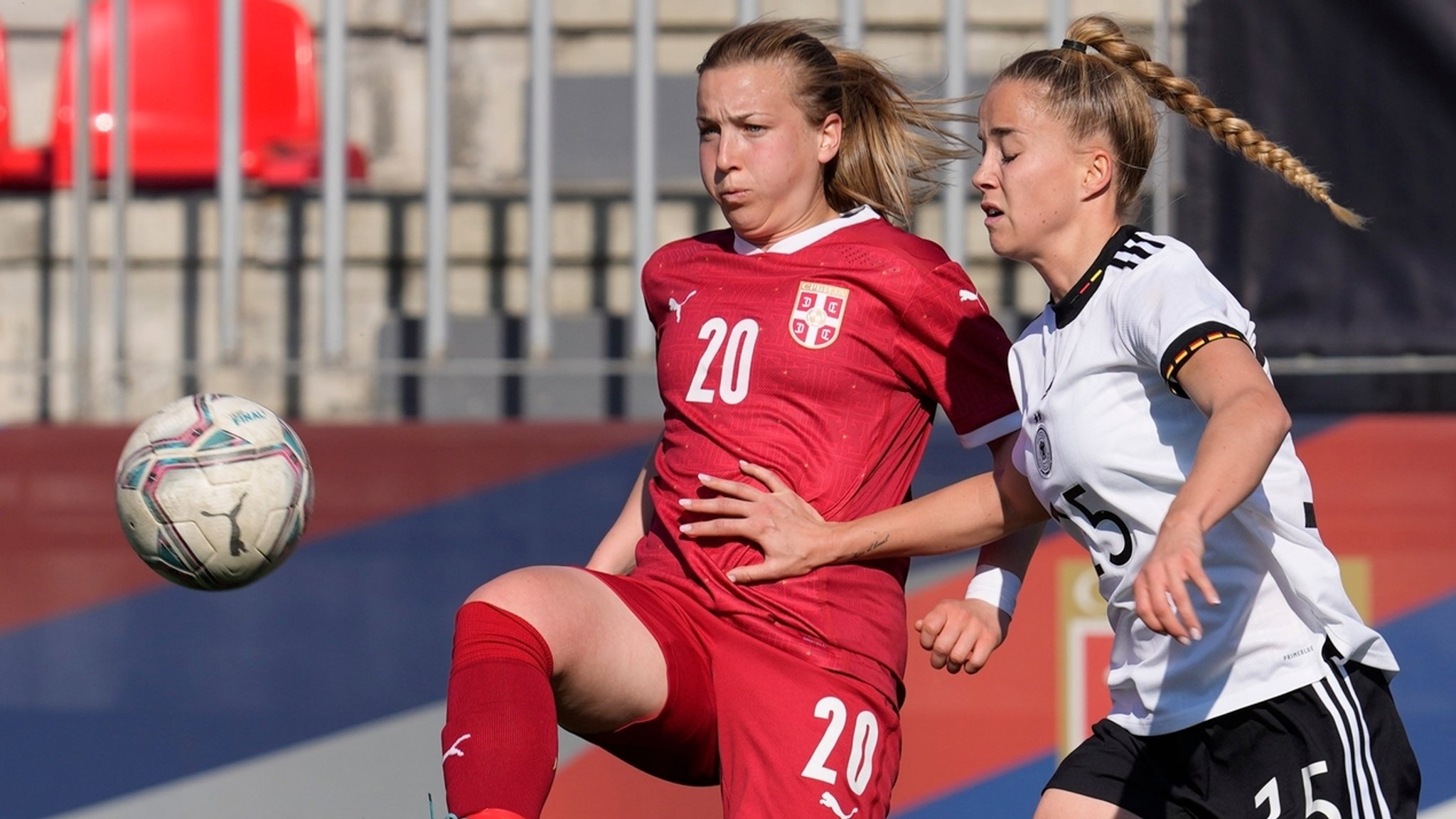 Niederlage für die DFB-Frauen um Giulia Gwinn (r.) | Bild: dpa-Bildfunk/Darko Vojinovic Niederlage für die DFB-Frauen um Giulia Gwinn (r.)