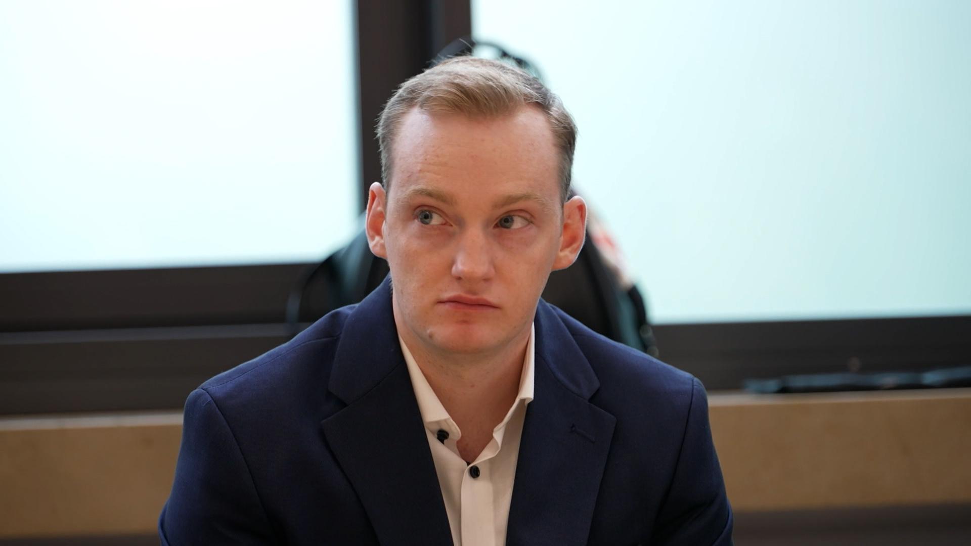 Drei Jahre nach dem Tod der Studentin Hanna aus Aschau im Chiemgau ist der Prozess neu aufgerollt worden. Auf der Anklagebank sitzt der Mann, der vergangenes Jahr wegen Mordes zu neun Jahren Haft verurteilt worden war.