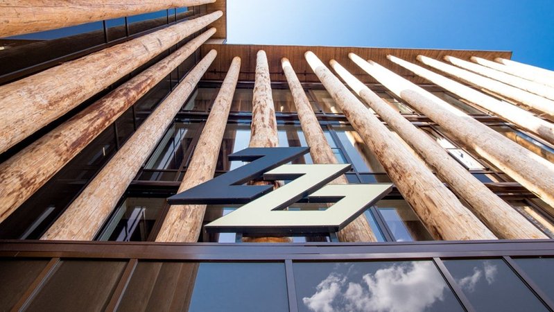 Das Logo der Ziegler-Group an einem Holzgebäude | Bild: Ziegler Group Das Logo der Ziegler-Group an einem Holzgebäude