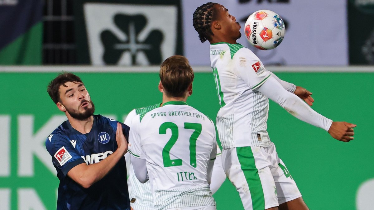 Völlig überfordert: Karlsruhe hat gegen Fürth leichtes Spiel