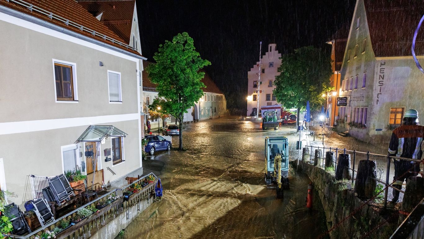 Der Marktplatz von Kastl wurde überschwemmt. 