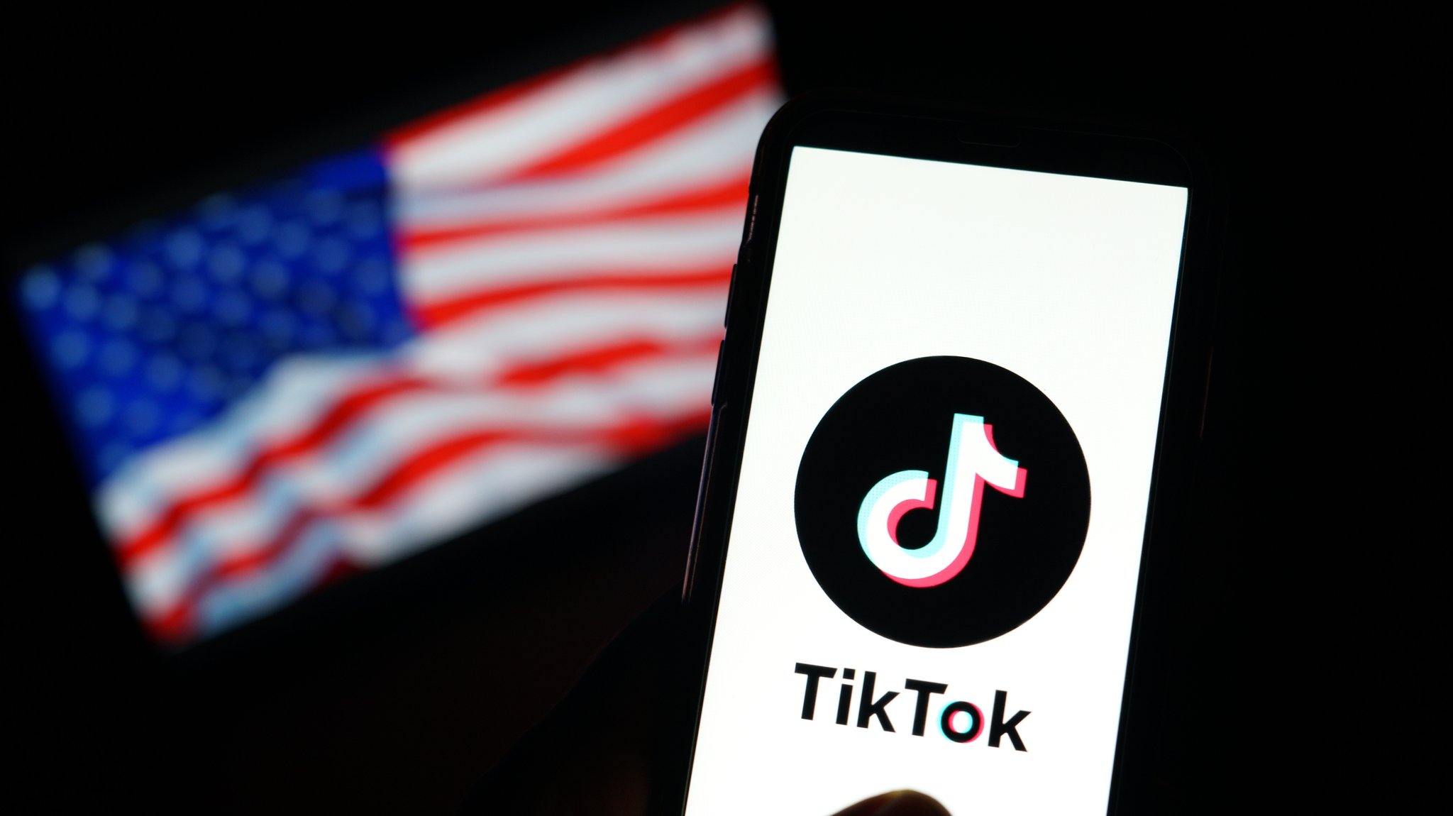 TikTok wird nicht verboten – aber wem gehört die App jetzt? | Bild: picture alliance / ZUMAPRESS.com | Hasan Mrad TikTok wird nicht verboten – aber wem gehört die App jetzt?
