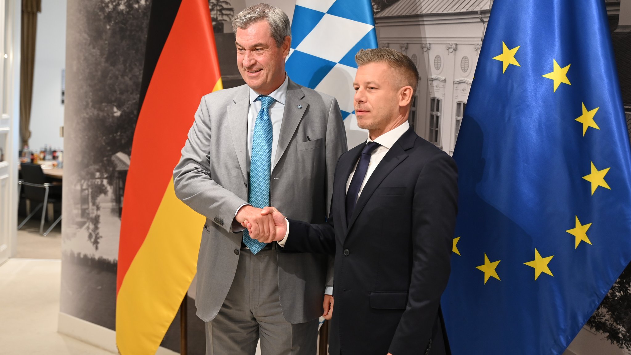 Markus Söder (l.) mit Péter Magyar 