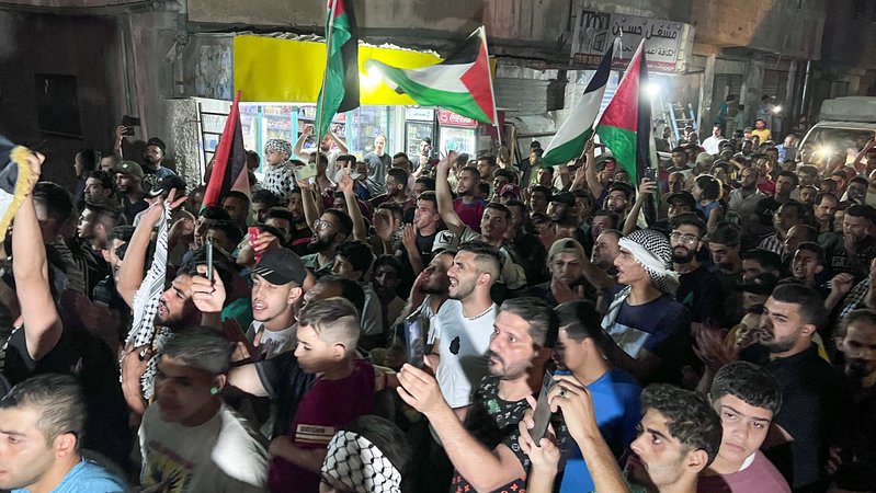 4.7.2023: Palästinenser aus einem Flüchtlingscamp protestieren gegen den Militäreinsatz in Dschenin 