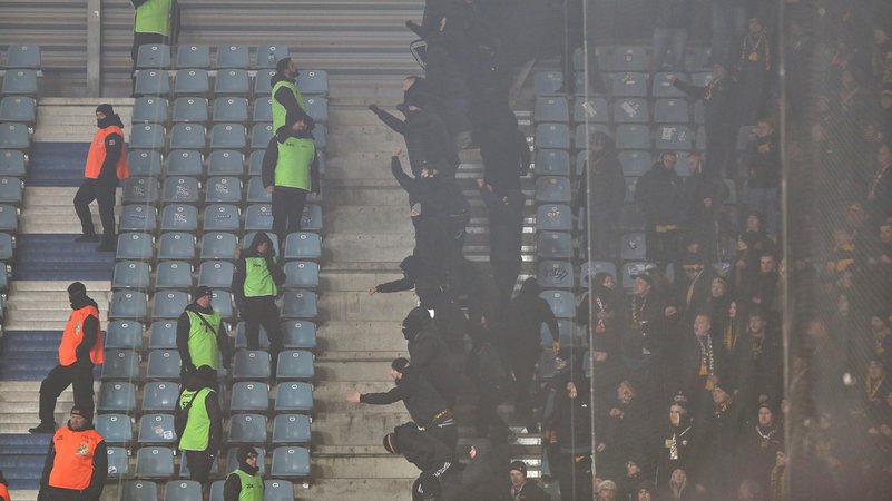 Magdeburg, Sachsen-Anhalt, Deutschland: Avnet Arena: 19. Spieltag, Saison 2025/26, 2. Fußball-Bundesliga: 1. FC Magdeburg - Dynamo Dresden: Aggressive Fans | Bild: picture alliance / dts-Agentur | - Magdeburg, Sachsen-Anhalt, Deutschland: Avnet Arena: 19. Spieltag, Saison 2025/26, 2. Fußball-Bundesliga: 1. FC Magdeburg - Dynamo Dresden: Aggressive Fans
