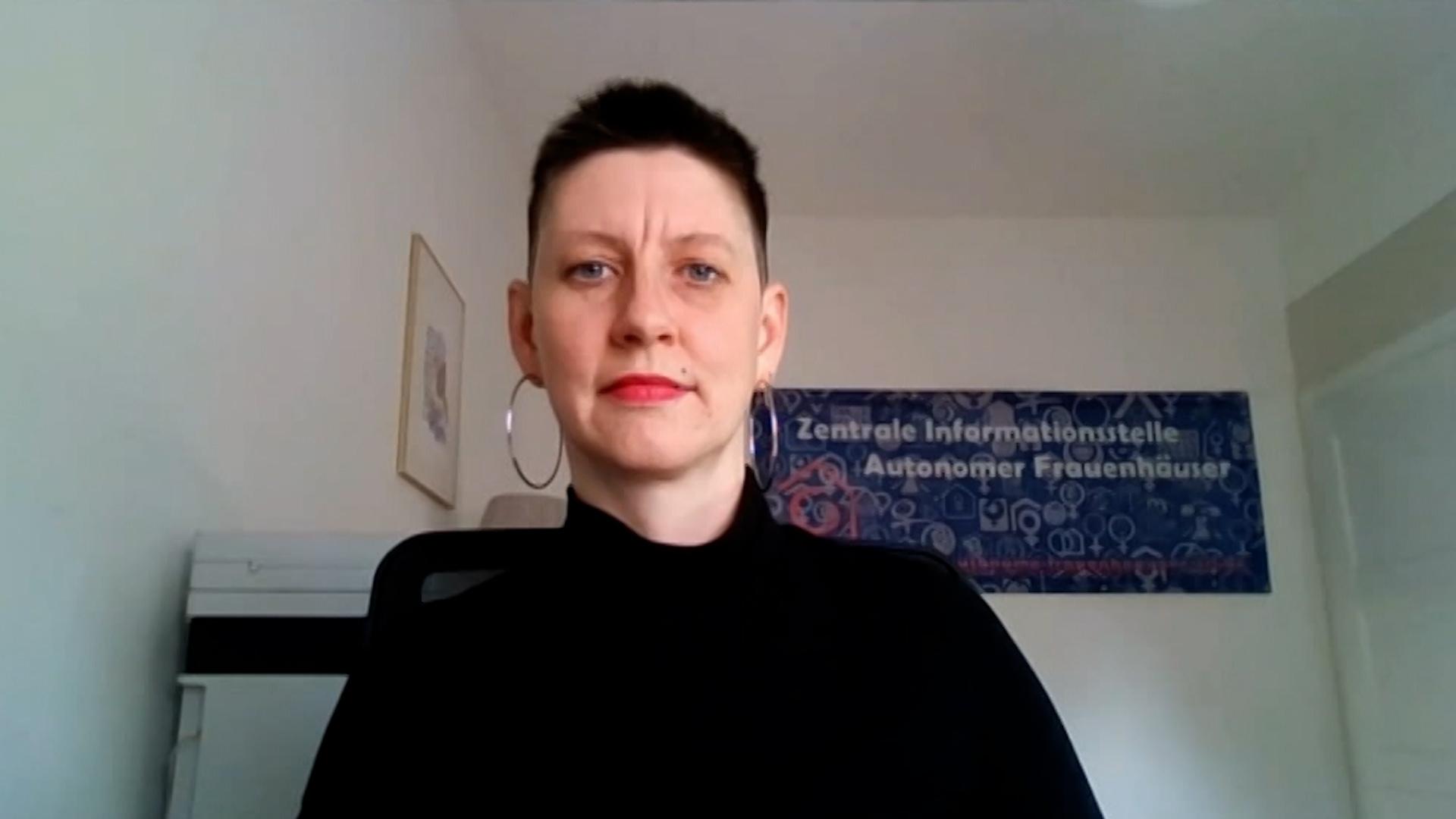 Interview: Sylvia Haller zum Finanzdefizit der Frauenhäuser